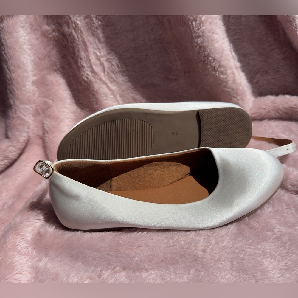 White Suede Flats | Girls 6 | Thanksgiving dinner & Christmas Day Ready - Picture 4 of 4